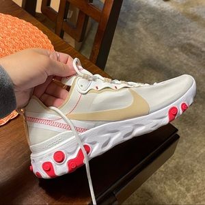 Nike React